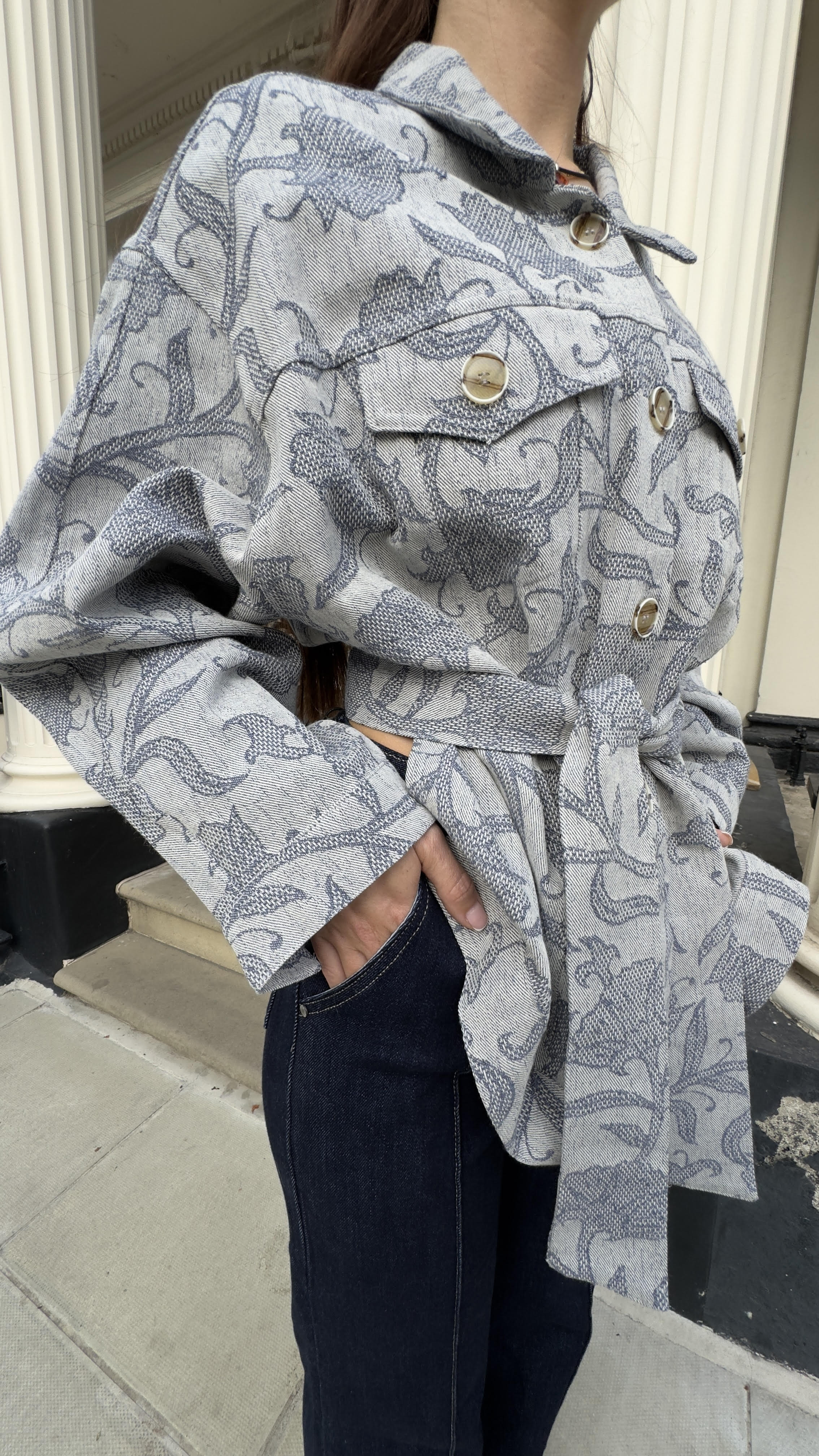 Denim tipa jaka ar sasienamu jostu