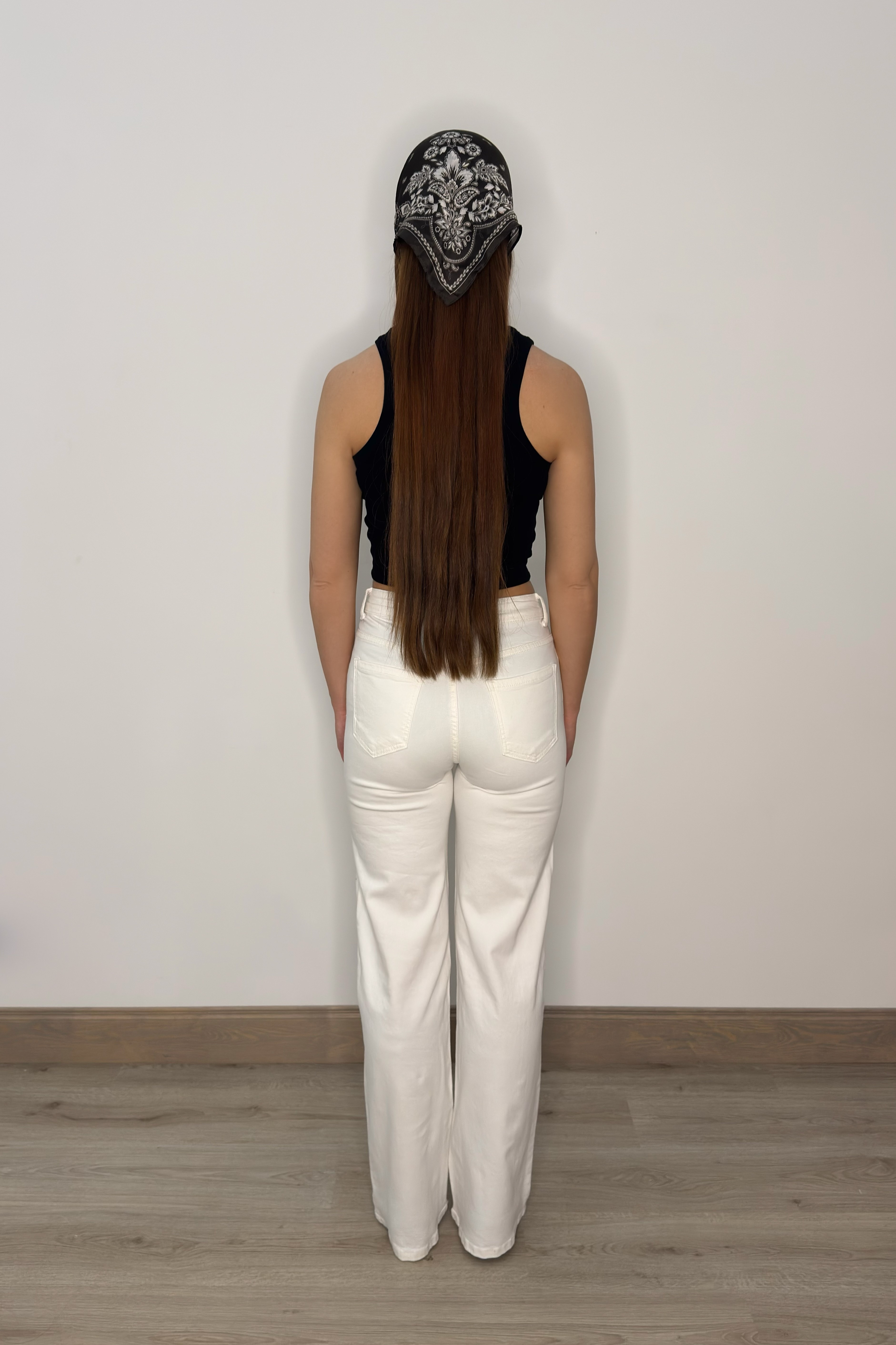 Bikses ar kristāliem