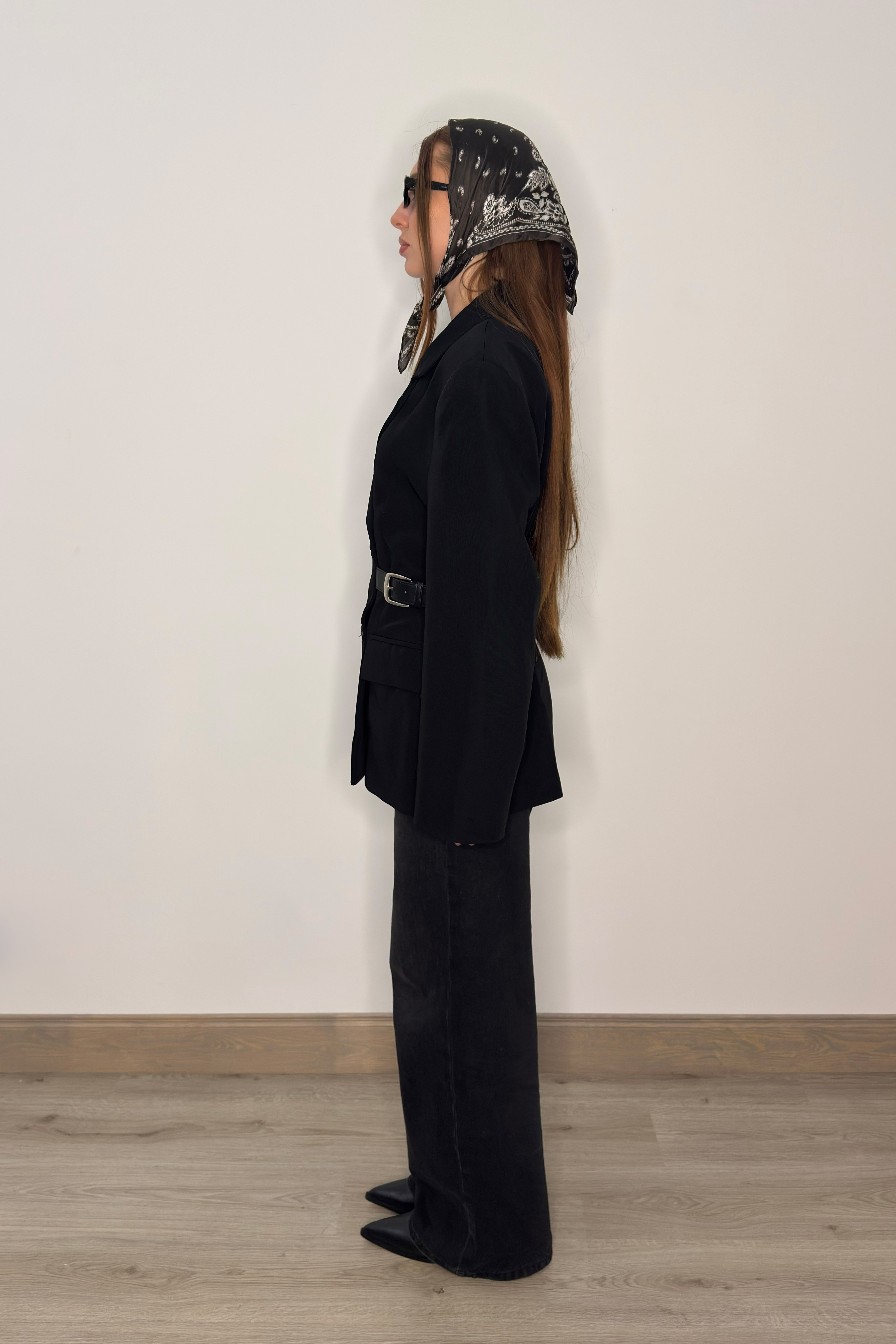 Melna žakete ar jostu