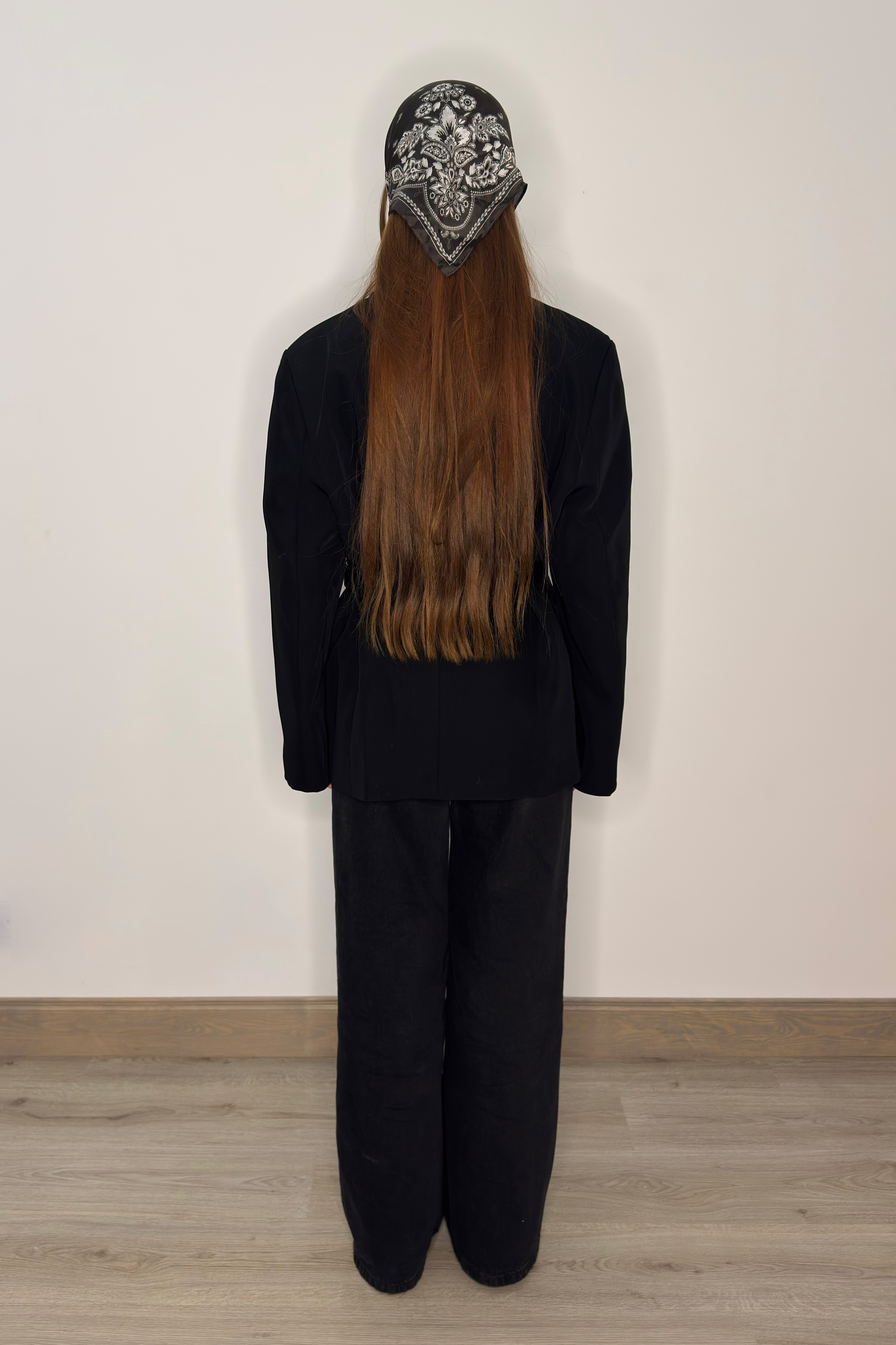 Melna žakete ar jostu