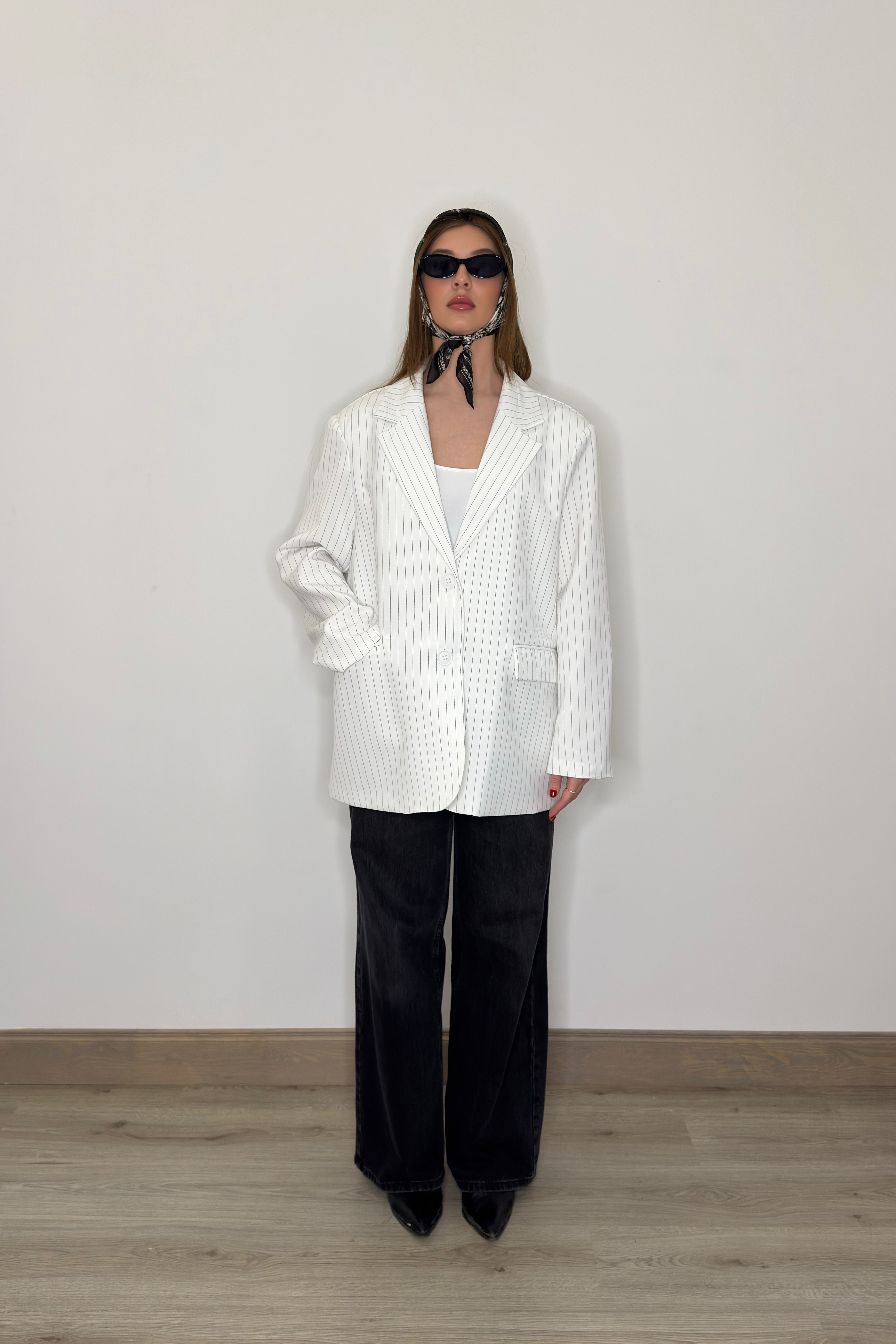 Oversize žakete ar smalkām svītrām